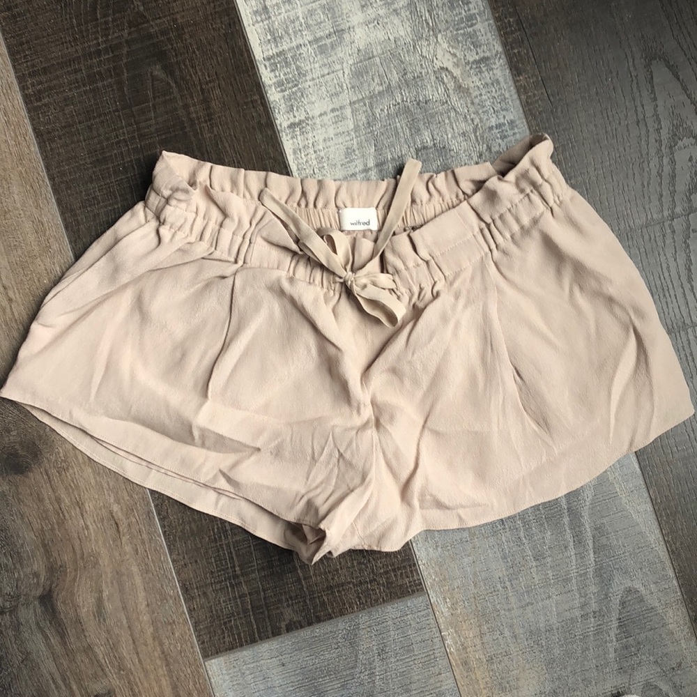 Wilfred beige loose fitting shorts